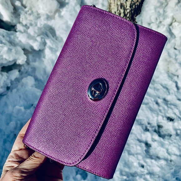 COACH - BRAND NEW - NEVER USED.  First photo outside w/snow shows true color. - Picture 1 of 6